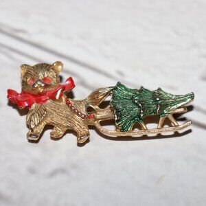 🎄🐱 Vintage Gold Cat Christmas Brooch · Green & Red Accents · 2.25" Long ·